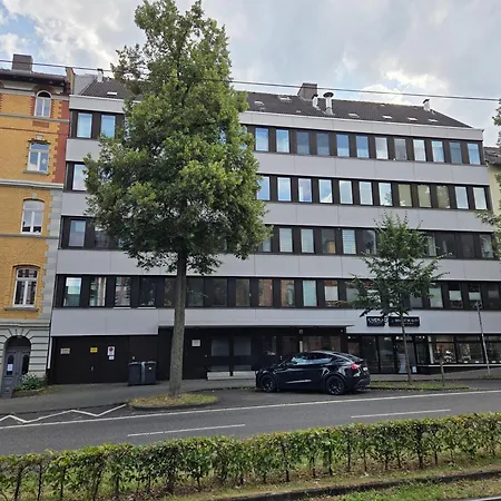 Business & Sauna 公寓 *